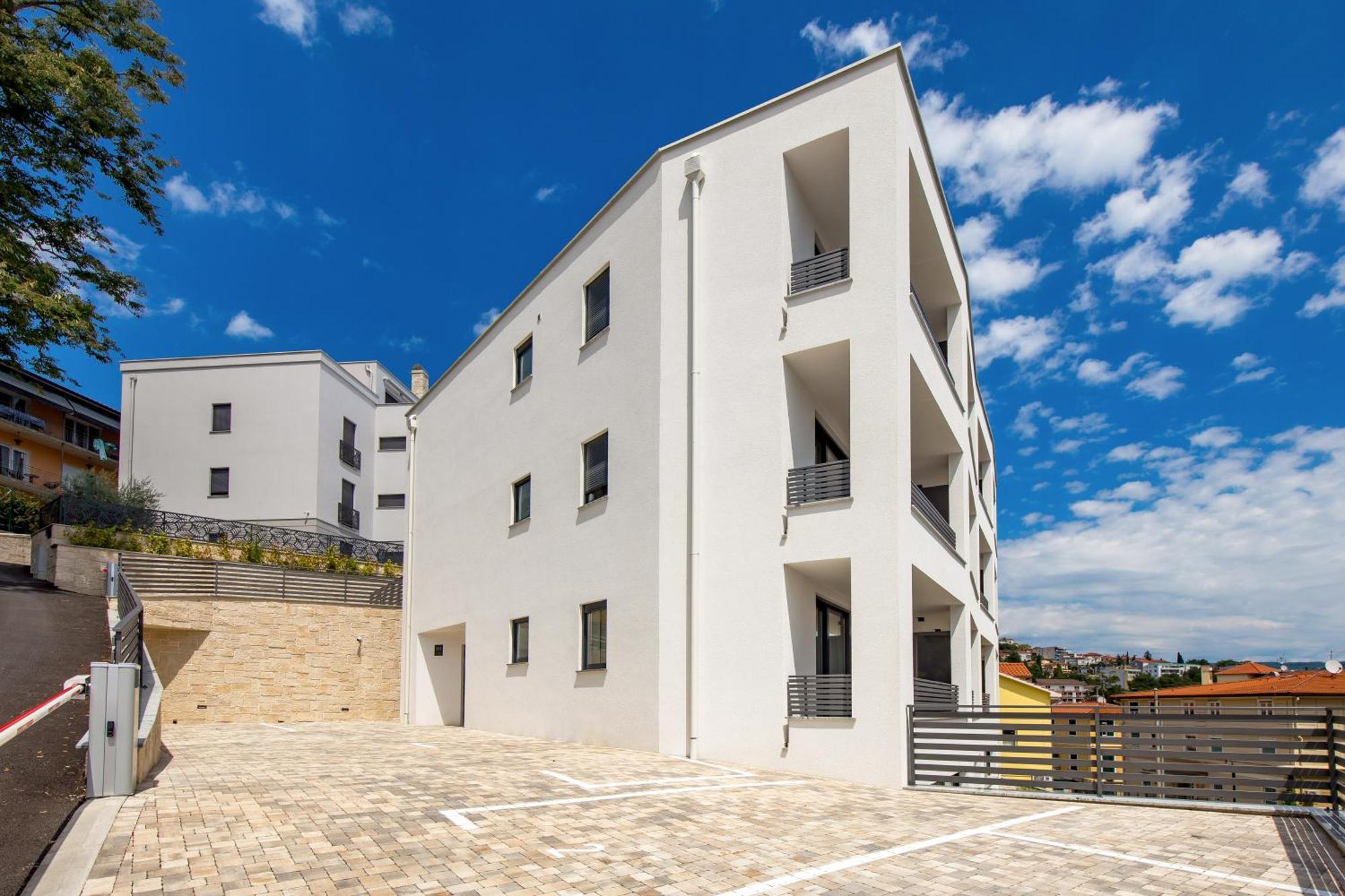 Belinda Apartments With Balcony & Private Parking Opatija Extérieur photo