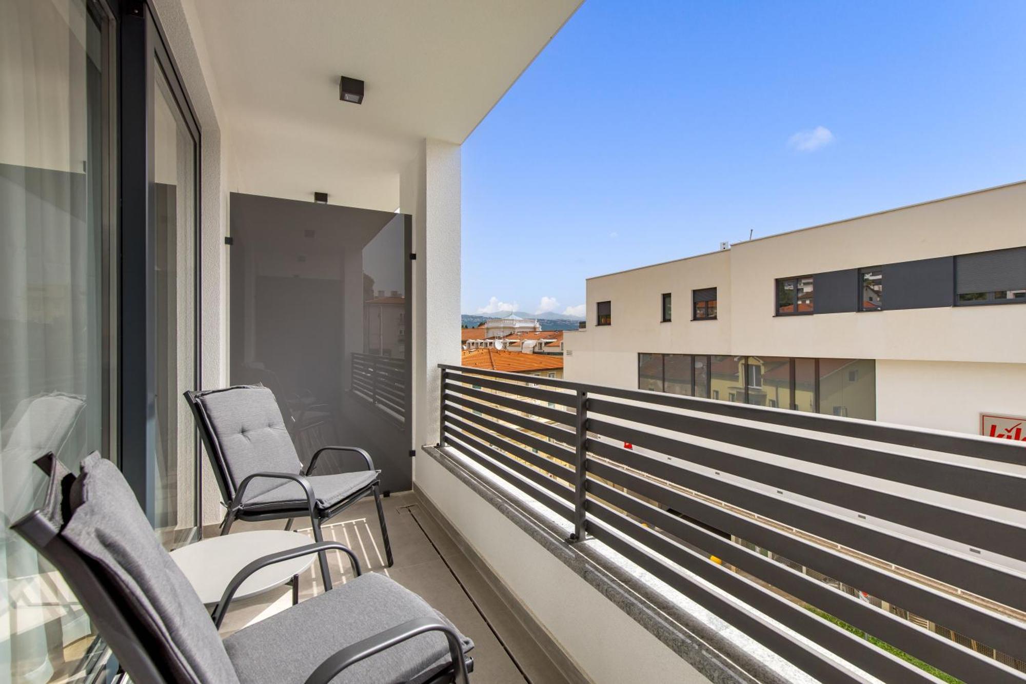 Belinda Apartments With Balcony & Private Parking Opatija Extérieur photo