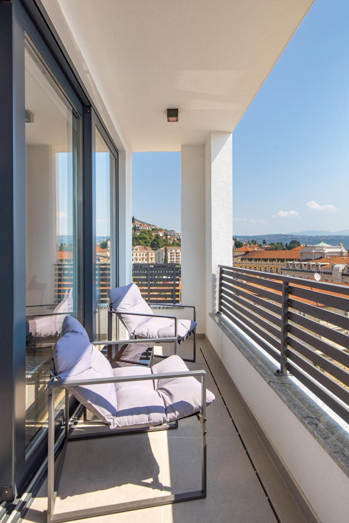 Belinda Apartments With Balcony & Private Parking Opatija Extérieur photo