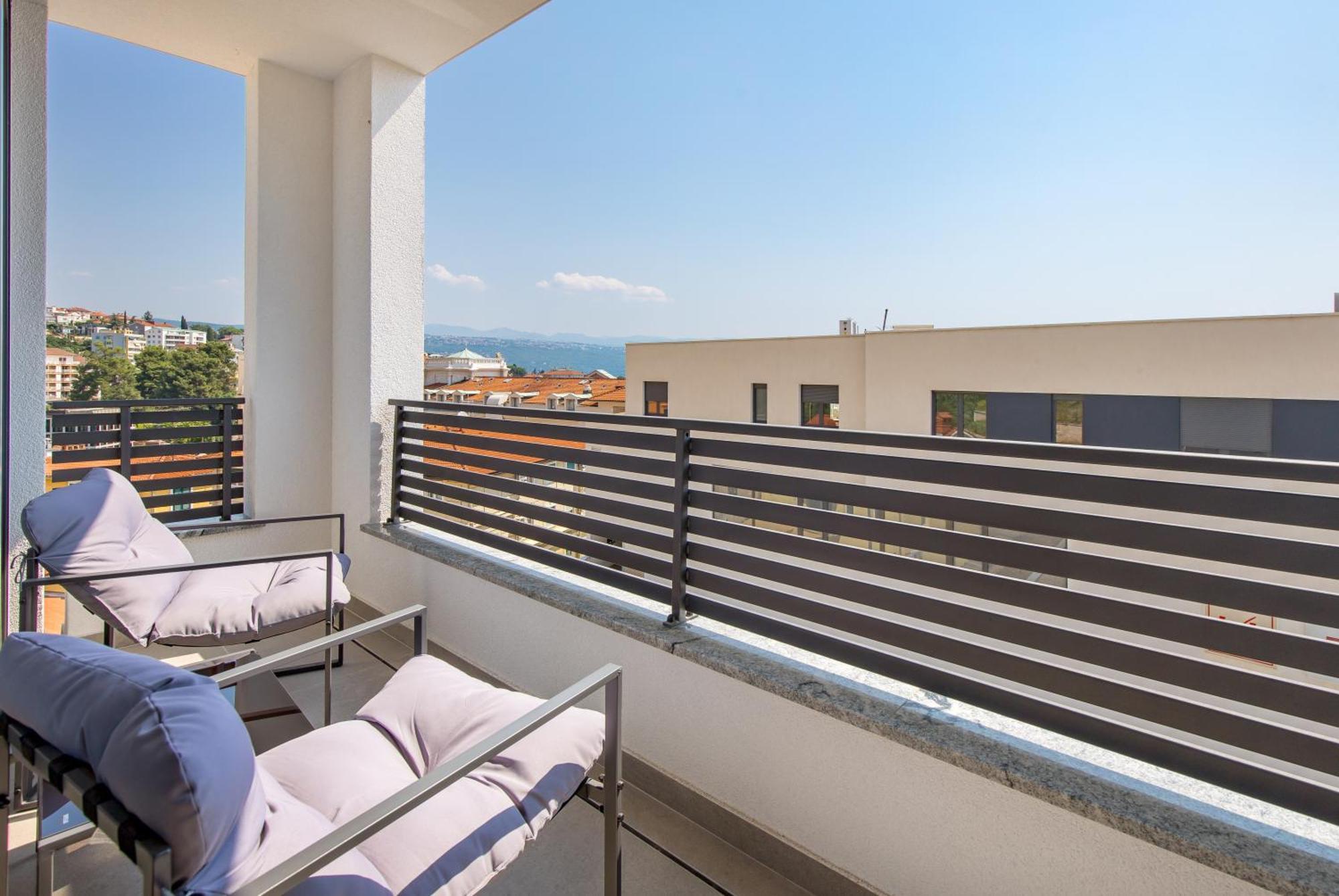 Belinda Apartments With Balcony & Private Parking Opatija Extérieur photo