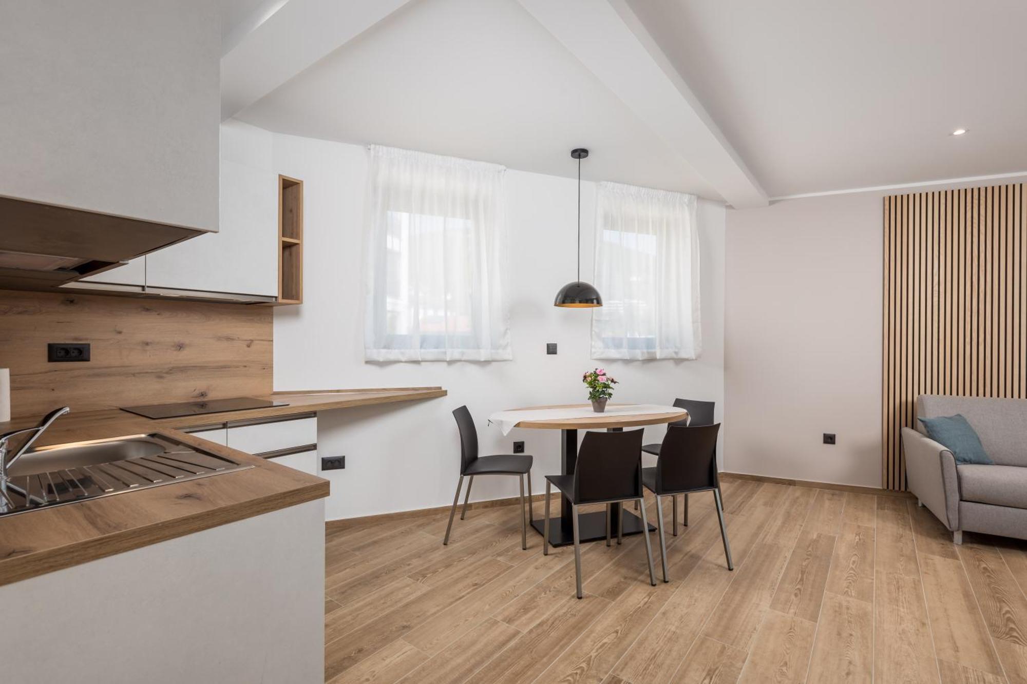 Belinda Apartments With Balcony & Private Parking Opatija Extérieur photo
